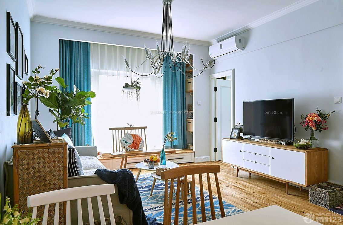 北欧风格客厅蓝色窗帘装修效果图片_装修123