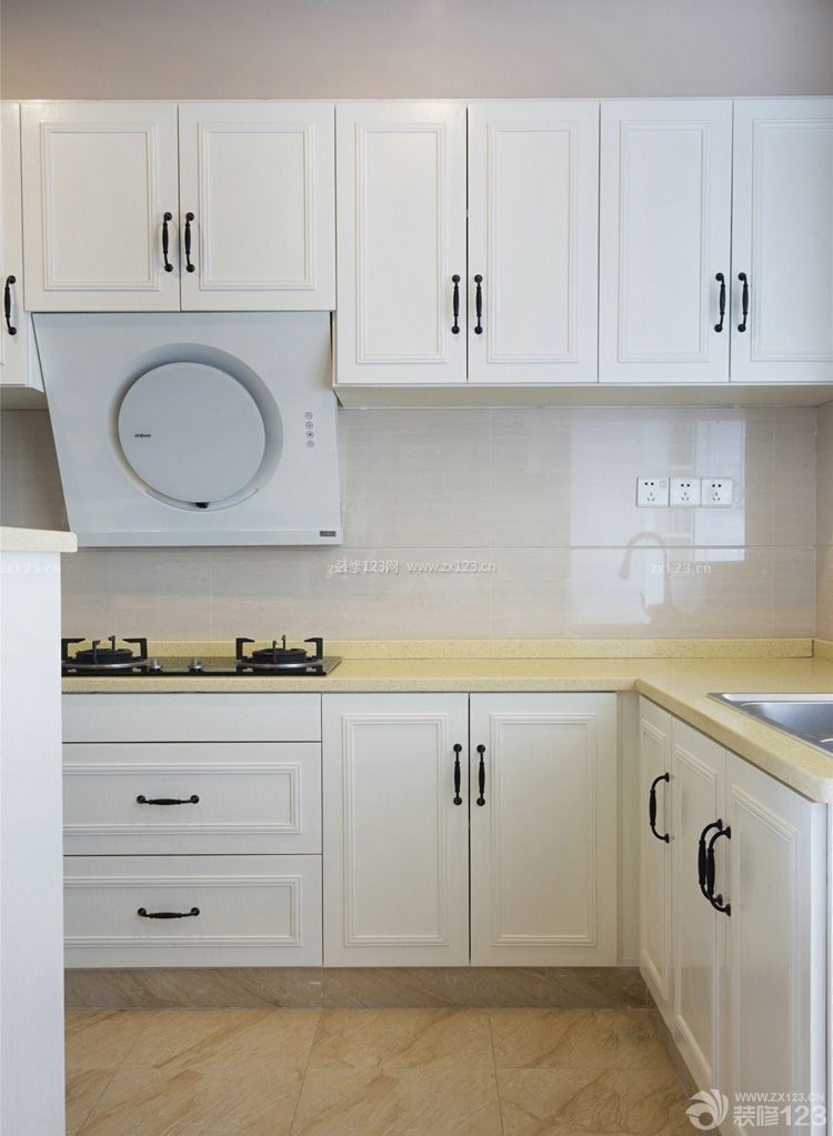 小户型装修厨房白色橱柜效果图片