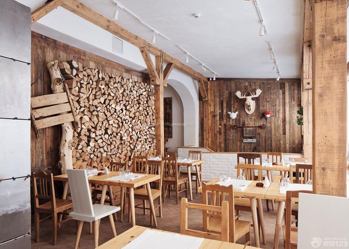 80平米小饭店室内木质背景墙装修效果图片