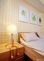 兩居室臥室格子壁紙裝修效果圖片
