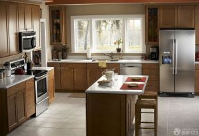 小户型半开放式厨房 现代简约装修风格