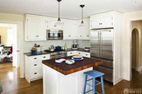 小户型半开放式厨房 现代简约装修风格