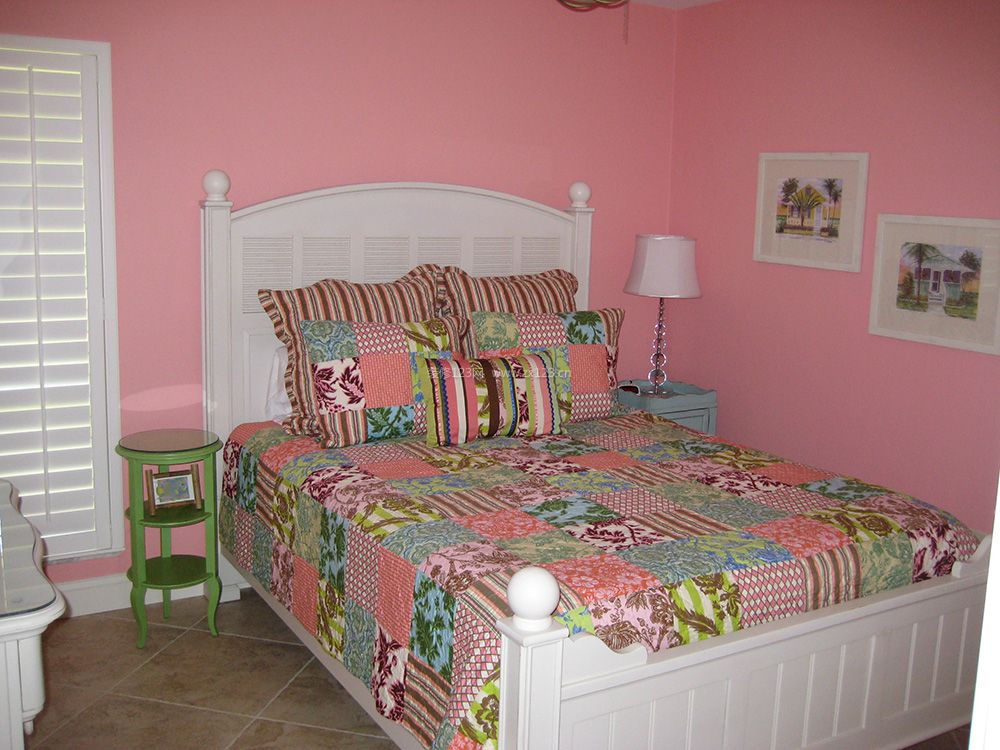 温馨粉色墙面女生卧室装修效果图片
