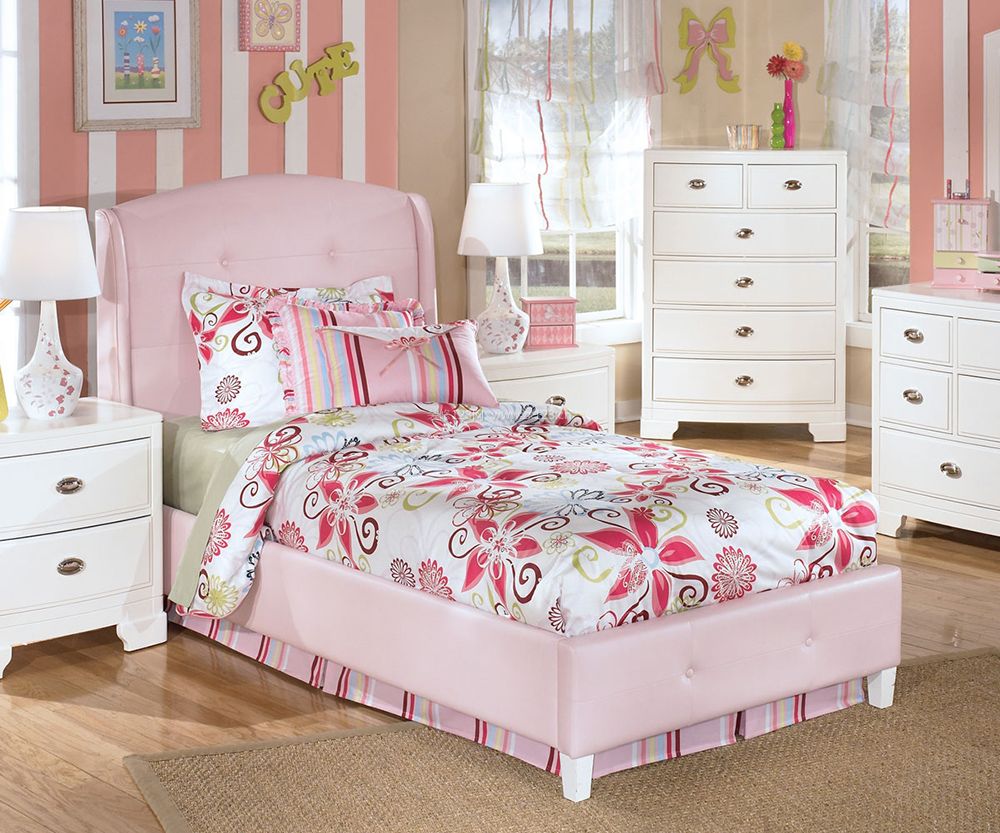 温馨粉色女生卧室条纹壁纸装修效果图