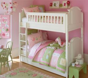 温馨粉色女生卧室高低床图片