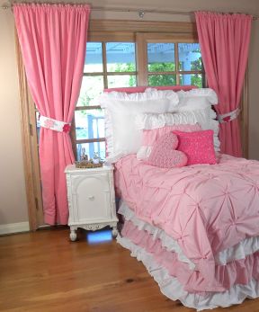 温馨粉色女生卧室 粉色窗帘装修效果图片