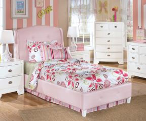 温馨粉色女生卧室条纹壁纸装修效果图