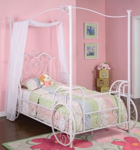 温馨粉色女生卧室 铁艺床装修效果图片