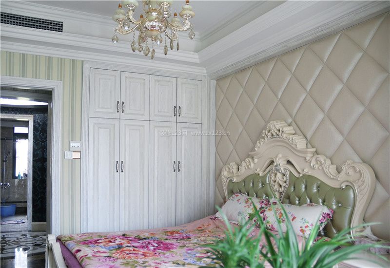 新古典欧式风格卧室床头背景墙