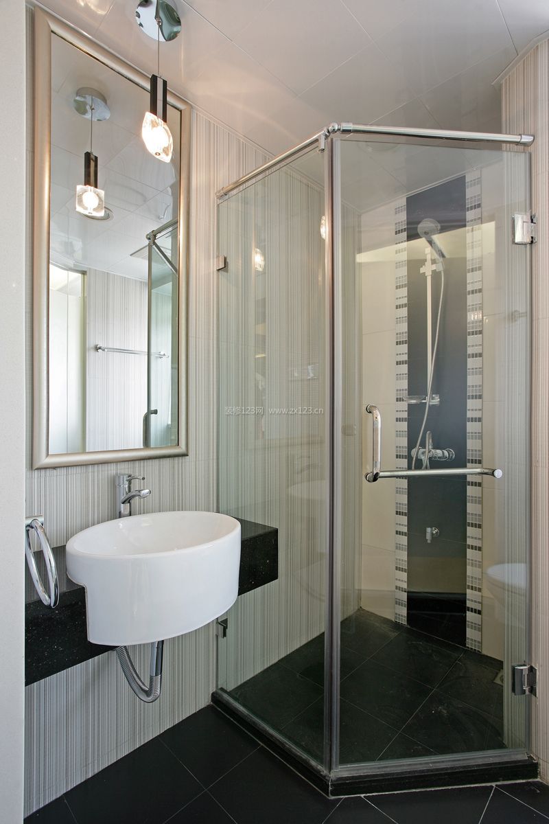 卫生间淋浴房装修设计效果图片