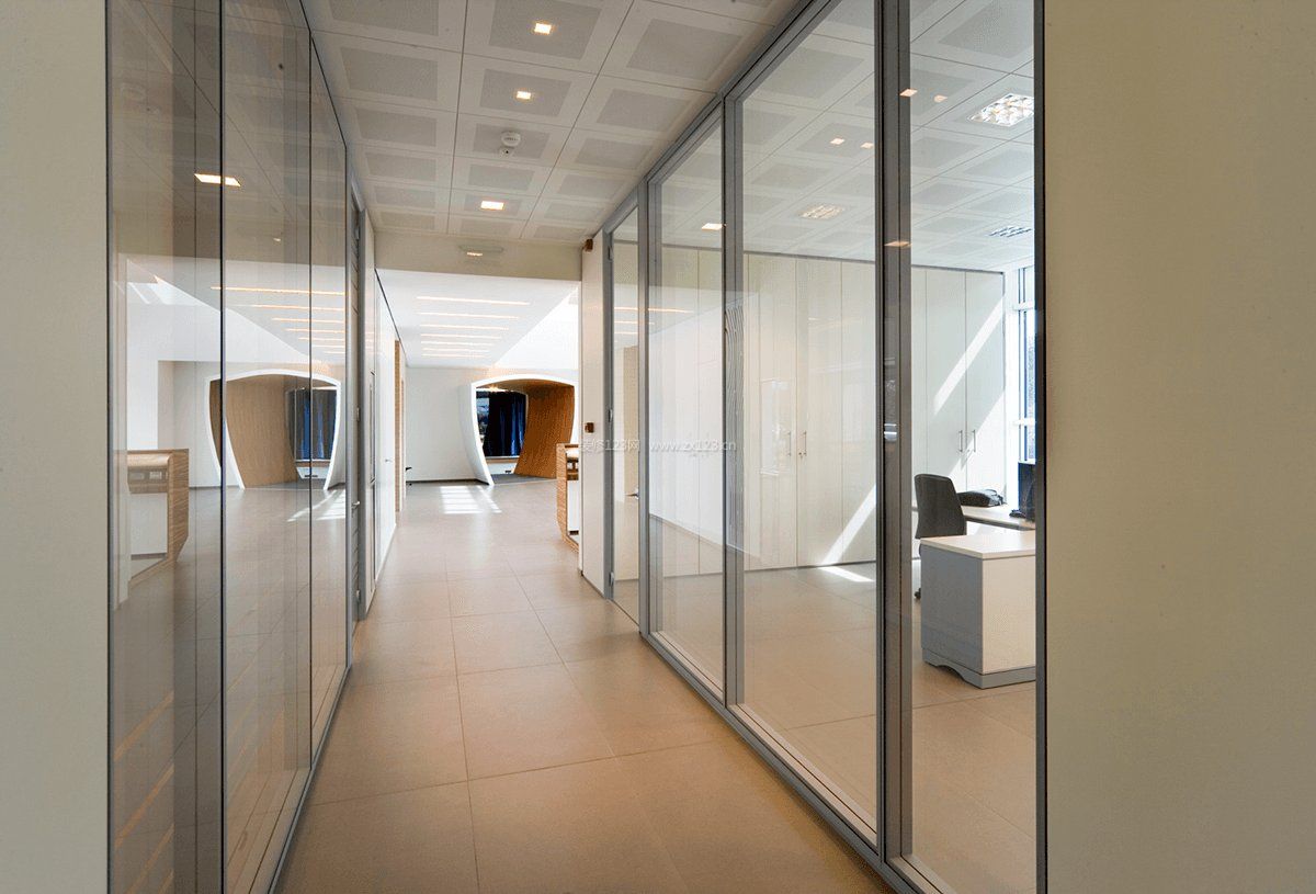 现代办公室玻璃隔断设计效果图欣赏