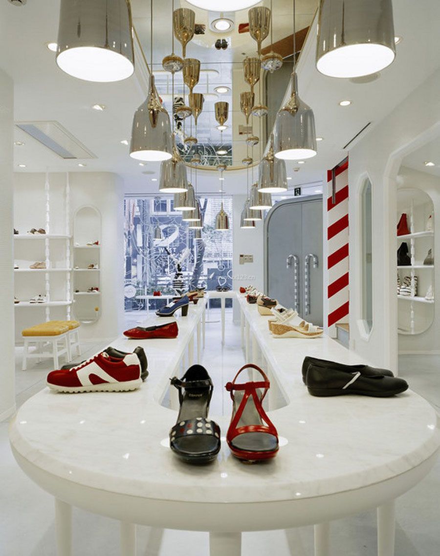 现代小型鞋店时尚室内装修效果图片