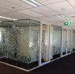 办公室室内玻璃隔断设计效果图