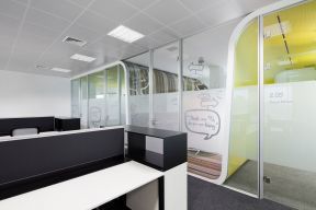 公司办公室室内玻璃隔断设计效果图片