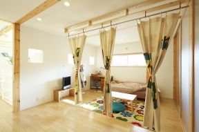 日式小户型客厅浅黄色木地板装修效果图片