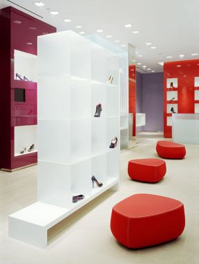 现代小型鞋店展示柜装修效果图片