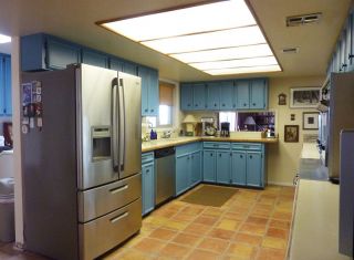 日式小户型厨房蓝色橱柜装修效果图片
