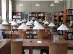 现代图书馆书桌台灯设计图片