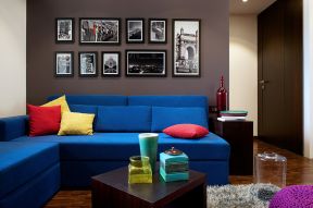 现代简约式家装客厅相片墙效果图