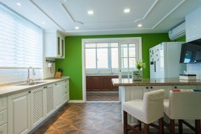 现代清新绿色厨房图片