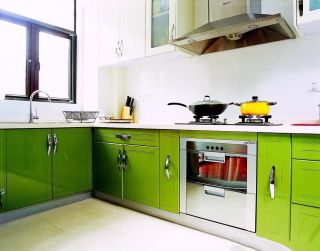 简单绿色厨房图片