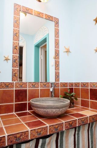 简约地中海风格卫生间瓷砖搭配装修效果图片