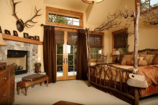 生态木屋别墅美式主卧室装修效果图