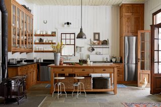 现代美式乡村风格厨房木质背景墙装修效果图片
