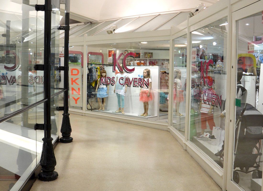 商场童装店橱窗设计装修效果图片
