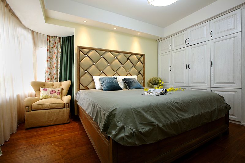 美式卧室棕黄色木地板效果图样
