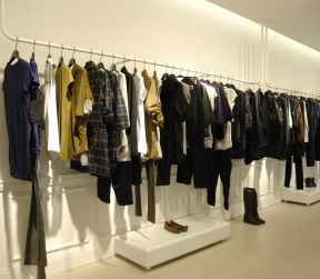 服裝展廳設(shè)計效果圖 簡單室內(nèi)裝修