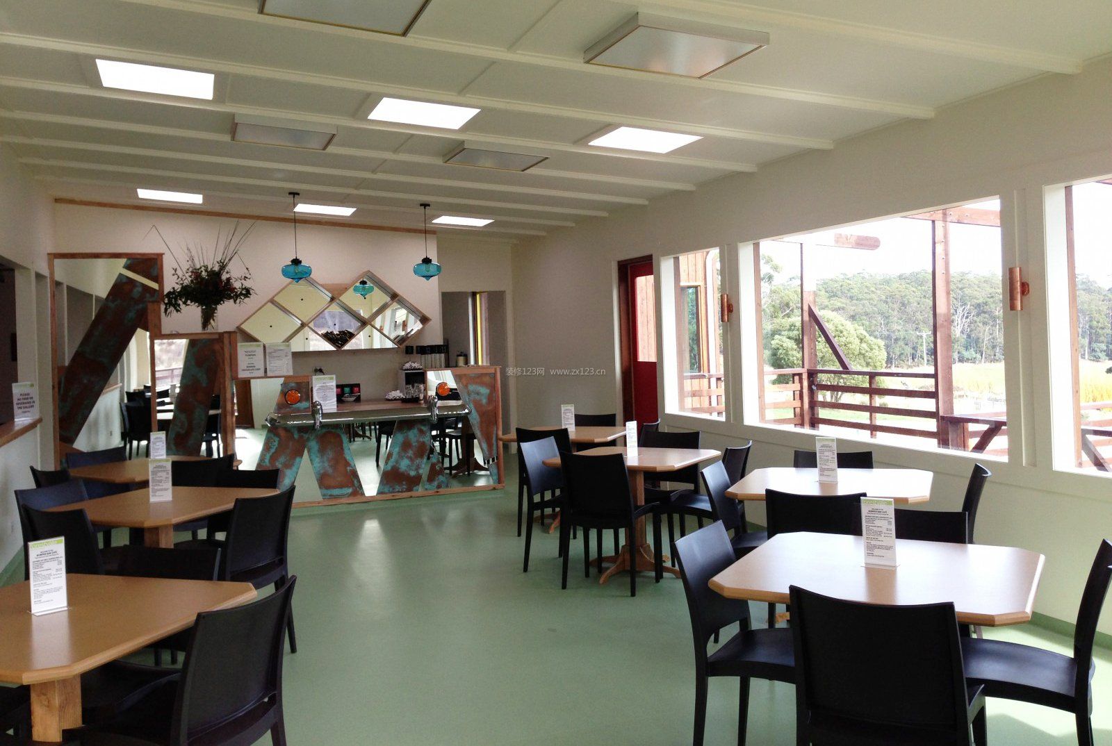 小型餐館室內(nèi)吊頂裝修效果圖圖片