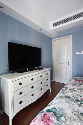 卧室深蓝色墙壁装修效果图欣赏