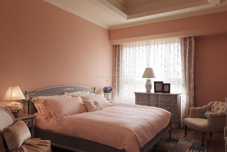 女生卧室藕粉色墙面装修效果图片