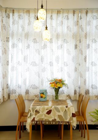 现代简约小户型家装设计餐厅窗帘效果图