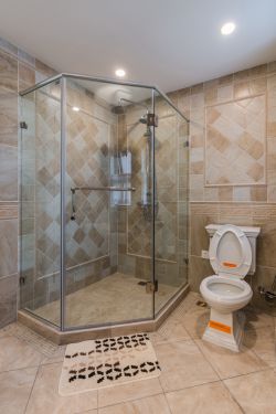 4平方卫生间旧房改造后淋浴房实景图_装修12