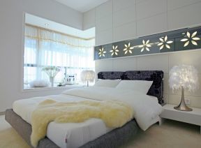 房間飄窗 現(xiàn)代臥室裝修效果圖