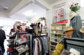 服裝店面室內(nèi)展示架設(shè)計裝修圖片