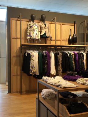 服裝店面裝修圖片 墻面設(shè)計裝修效果圖片