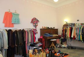 服裝店設(shè)計(jì)效果圖 簡(jiǎn)單室內(nèi)裝飾