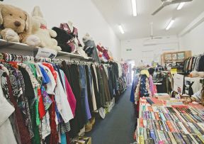 服裝店設(shè)計效果圖 簡約室內(nèi)裝修