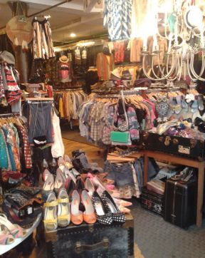 服裝店設(shè)計效果圖 室內(nèi)裝飾圖片