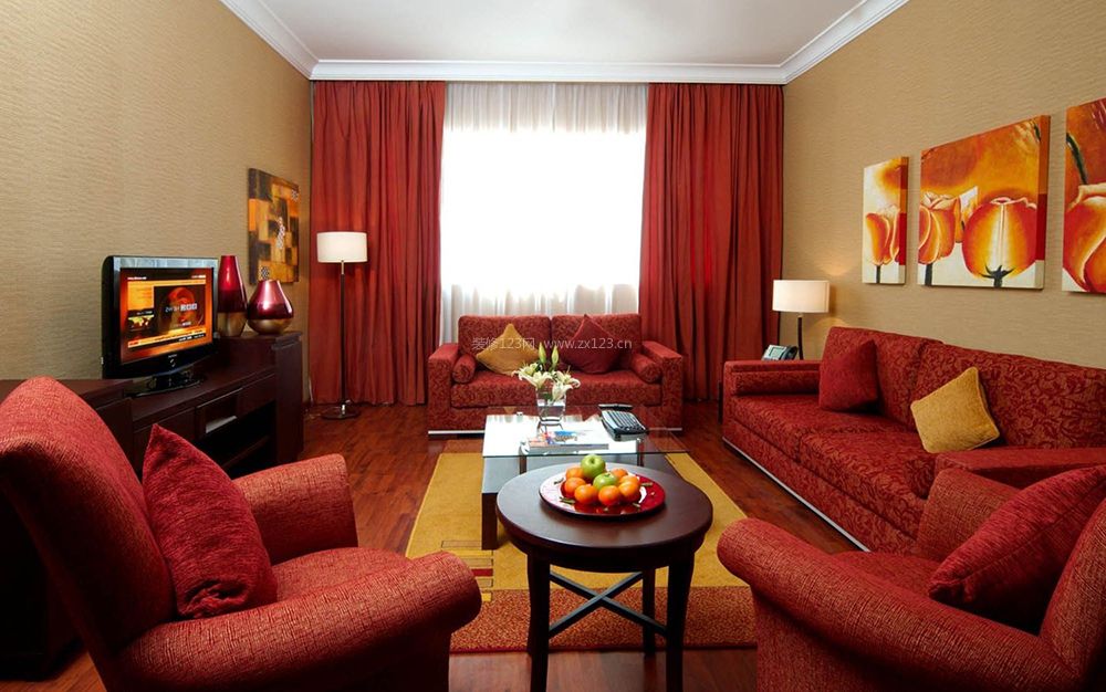 小客厅红色窗帘装修效果图片