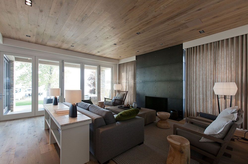 时尚别墅客厅木质吊顶装修设计效果图片