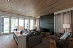 时尚别墅客厅木质吊顶装修设计效果图片