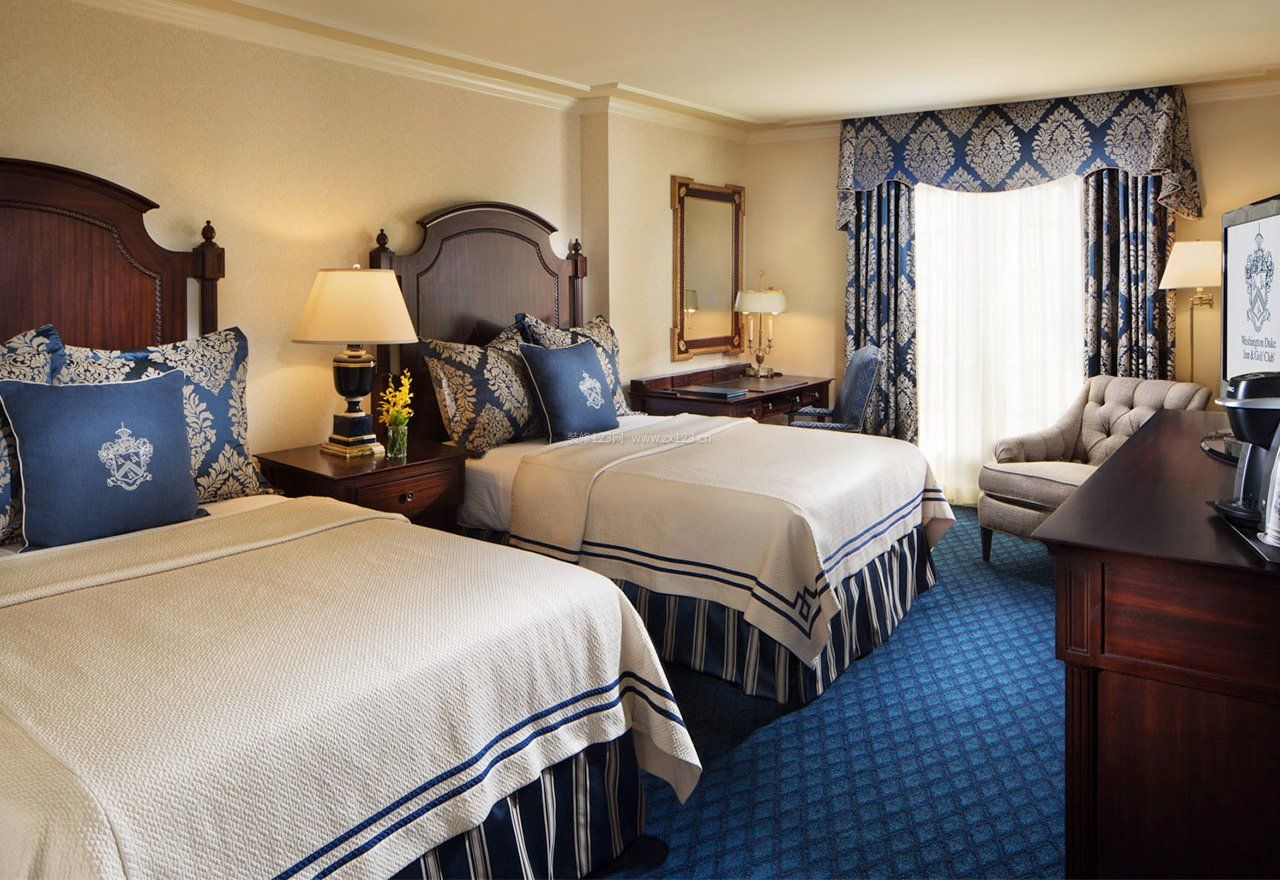 五星级酒店标准间实木床设计效果图片