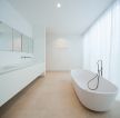 现代简约家装卫生间白色浴缸装修效果图片