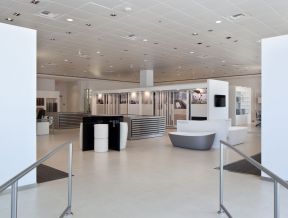 簡約衛(wèi)浴展廳效果圖 吊頂設計裝修效果圖片