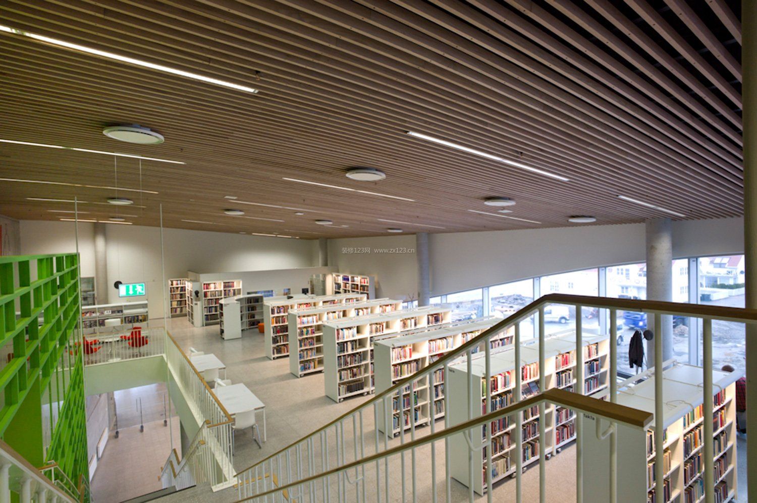 现代图书馆天花吊顶装修案例