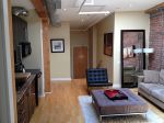 小户型家装客厅浅黄色木地板装修设计效果图片